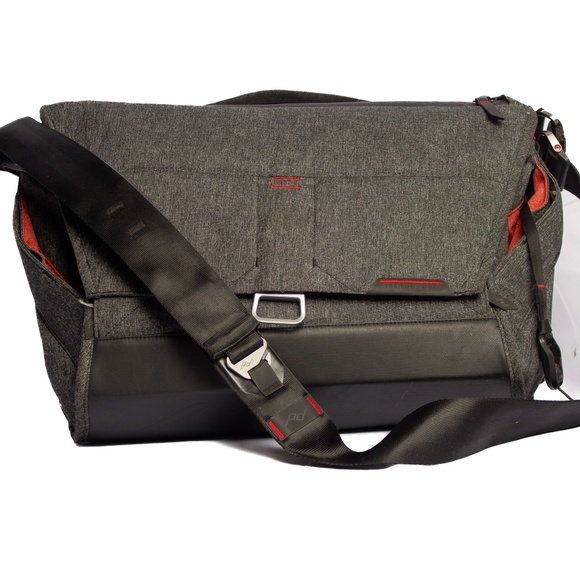 Peak Design The Everyday Messenger Bag V1 Camera Laptop Travel - Picture 1 of 10